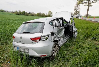 Crash auf Staatsstraße im Erzgebirge fordert sieben Verletzte - zwei Kinder dabei - Auf der S221 kam es zu einem Unfall. Foto: Harry Härtel / haertelpress