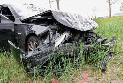 Crash auf Staatsstraße im Erzgebirge fordert sieben Verletzte - zwei Kinder dabei - Auf der S221 kam es zu einem Unfall. Foto: Harry Härtel / haertelpress
