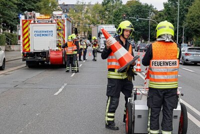Crash in Chemnitz: Eine Person verletzt - Am Mittwochmorgen ereignete sich gegen 8.30 Uhr in Chemnitz auf der August-Bebel-Straße ein Verkehrsunfall. Foto: Harry Härtel