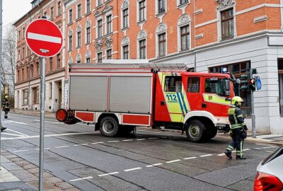 Crash in Chemnitz: PKW und Rettungswagen kollidieren - Verkehrsunfall zwischen einem Rettungswagen und einem Ford. Foto:Harry Härtel