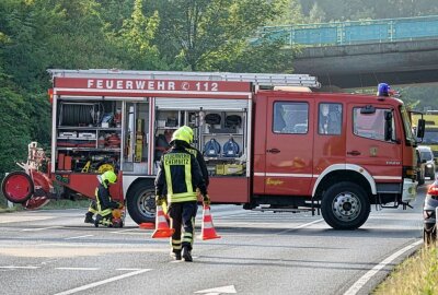Crash in Grüna: Mindestens ein Schwerverletzter - Am Freitag ereignete sich gegen 7.30 Uhr in Chemnitz-Grüna auf der Oberfrohnaer Straße ein Unfall. Foto: Harry Härtel