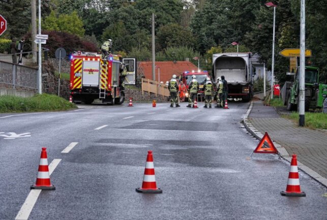 Crash in Mohorn: PKW prallt in Sattelzug - In Mohorn ereignete sich ein Verkehrsunfall. Foto: Roland Halkasch