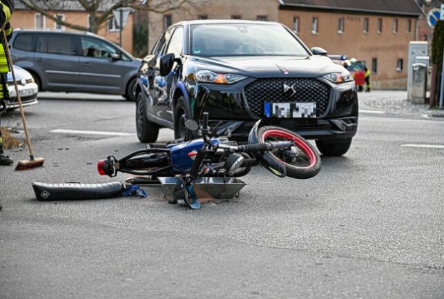 Crash in Obercunnersdorf: PKW kollidiert mit Moped - Zu einem Verkehrsunfall kam es am Freitagnachmittag in Obercunnersdorf. Foto: LausitzNews
