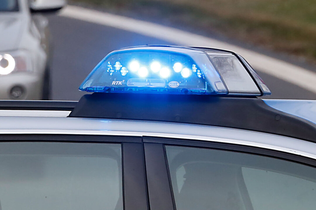 Crash in Schönheide: Zwei Personen schwer verletzt - 