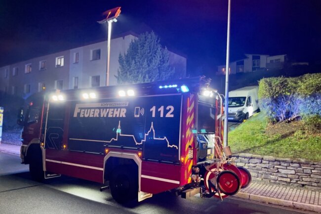 Crash in Schwarzenberg: Person in Autotür eingeklemmt - Die Feuerwehr Schwarzenberg war vor Ort. Foto: Daniel Unger