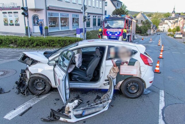 Am Donnerstagabend kam es in Zwönitz zu einem Verkehrsunfall. Foto: André März