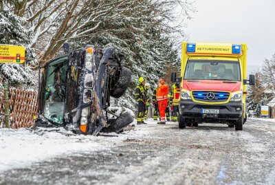 Crash: Zwei Personen im Krankenhaus - Am Ortseingang in Leukersdorf kam es auf der S258 zu ein Unfall. Foto:lst