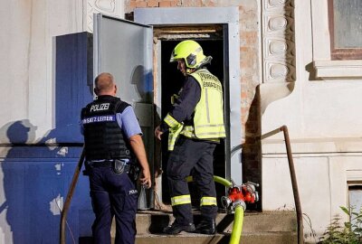 Dachstuhlbrand in Chemnitz: Verdacht auf Brandstiftung - In Chemnitz kam es in der Nacht zu einem Brand in einem Dachstuhl. Foto: Harry Härtel