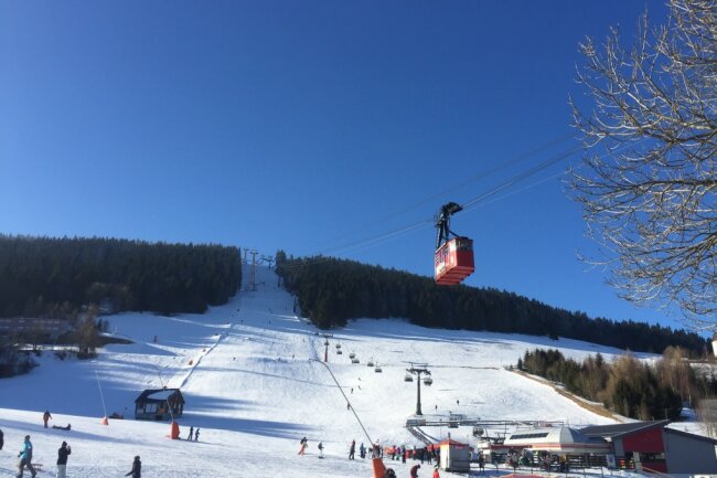 Darum lieben die Sachsen den Wintersport am Fichtelberg - Die Schneepiste in Oberwiesenthal hat geöffnet. 