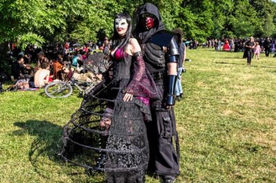 Das 29. Wave Gotik Treffen findet statt: Das ist das Line-Up für 2022 -  Das Viktorianische Picknick im Clara Park 2017. Archivfoto: Arne Glaser 
