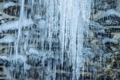 Das Erzgebirge ähnelt einem Gefrierschrank - Der Wasserfall von der historischen Sandig Mühle am Ortseingang Zwönitz fror die Tage, zu. Es bildete sich ein großer Eiszapfen. Foto: André März