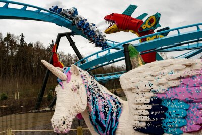 Das gibt's Neues in den deutschen Freizeitparks - Die Achterbahn im Themenbereich "Mythica" ist 2023 neu im Legoland dazugekommen - dieses Jahr eröffnet nebenan ein neuer Park rund um Peppa Wutz.
