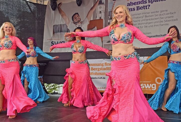 Das ist auf der BLICK-Bühne im Weindorf geplant - Die orientalischen Tänzerinnen um Anja Anjana (li.) werden auch in  diesem Jahr wieder auf der Bühne stehen. Foto: Christof Heyden/Archiv