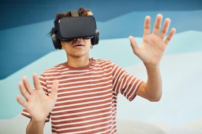 Das ist die Trendfarbe 2022 und was sonst noch "trendy" wird - VR-Brillen sollen in diesem Jahr massentauglicher werden und vor allem das Gaming bereichern.