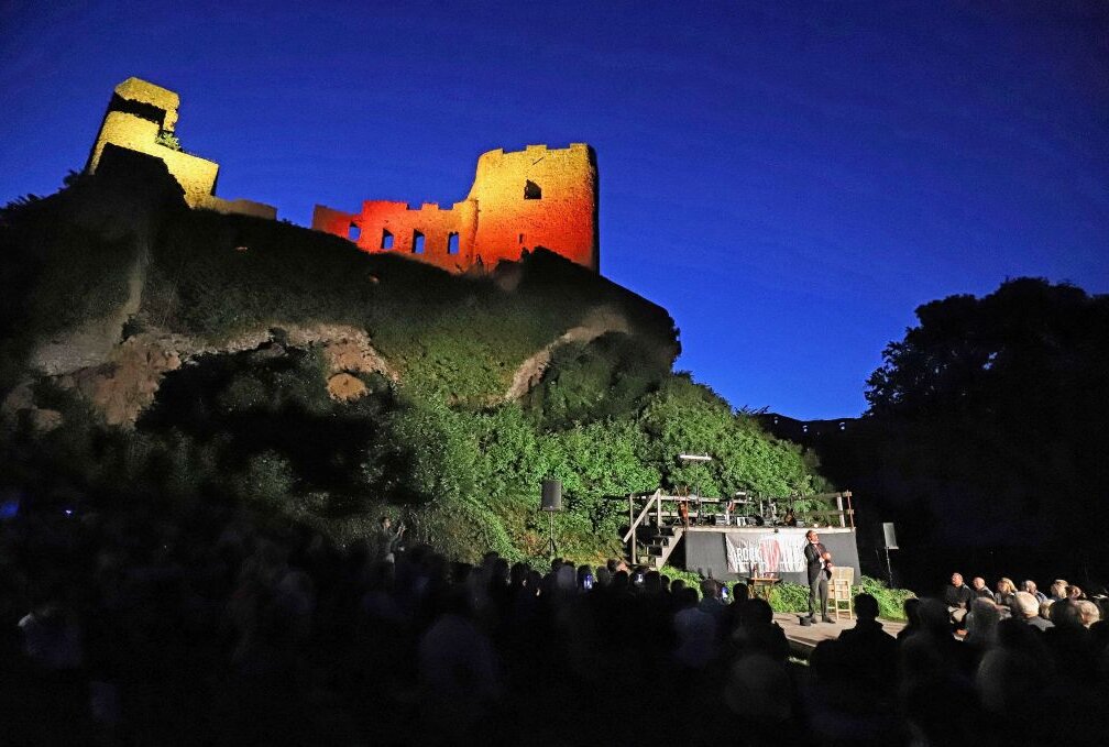 Das magische Licht ist zurückgekehrt - Nach einem Jahr Pause leuchtete die Burgruine Frauenstein am vergangenen Wochenende wieder.Foto: Wieland Josch