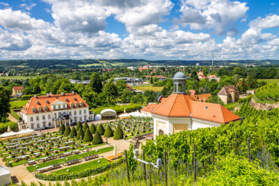 Das sind die 15 schönsten Burgen und Schlösser in Sachsen - Schloss Wackerbarth in Dresden ist eines der bekanntesten Weinguts in Sachsen.