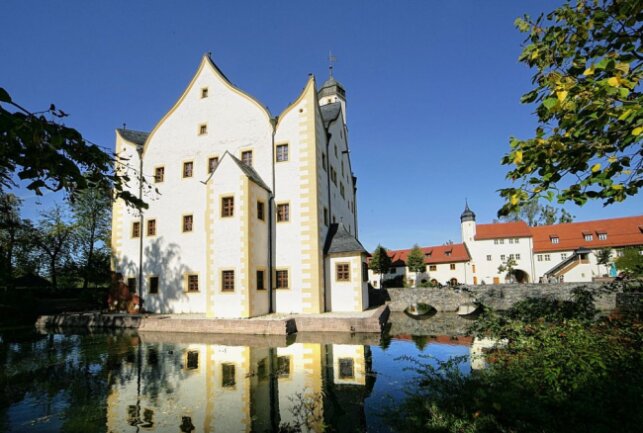 Das Wasserschloss Klaffenbach bietet ein tolles Ausflugsziel für eine Radtour. Es befindet sich im Süden von Chemnitz und es finden hier viele Open Air Konzerte und andere Veranstaltungen im Sommer statt.. Foto: C3 GmbH