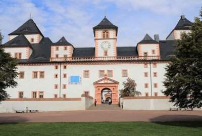 Das sind die 15 schönsten Burgen und Schlösser in Sachsen - Die Augustusburg, 20 Autominuten östlich von Chemnitz, ist eine der "sehenswerten Drei" neben Schloss Scharfenstein und Schloss Lichtenwalde. Sie ist für ihre besondere Motorradausstellung bekannt. Foto: Knut Berger
