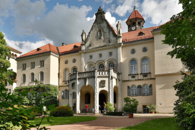Das Schloss Waldenburg bei Meerane und Glauchau ist eine mittelalterliche Burg aus dem 12. Jahrhundert. Hier kann man sich nicht nur das schöne Schloss anschauen, es ist auch eine Feierlocation.
