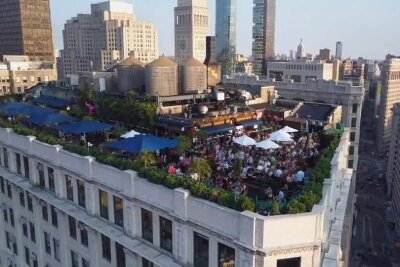 Das sind die 5 verrücktesten Bars der Welt - Die Rooftopbar ist eine der schönsten Bars in der BLICK-Redakteurin Anika jemals war. Sie befindet sich im Herzen von Manhattan. Foto: Facebook: @230FIFTHRooftop