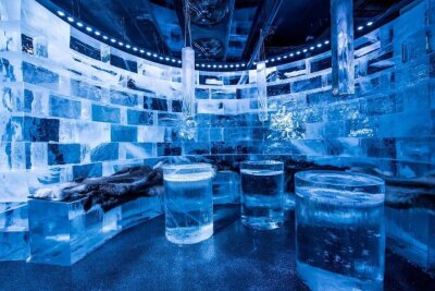 Das sind die 5 verrücktesten Bars der Welt - Die Icebar in Stockholm wird jedes Jahr neu aufgebaut und ist ein Besuchermagnet. Foto: Instagram: @icebarstockholm