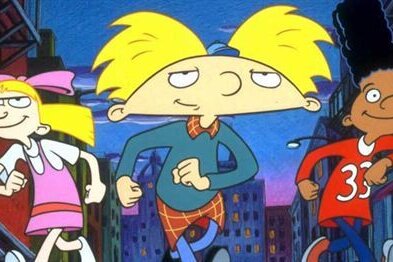 "Hey Arnold!" lief 1997 erstmals auf Nickelodeon. Insgesamt gibt es 100 Episoden in fünf Staffeln. Gemeinsam mit seinen Großeltern, Wildschwein und Hund wächst der neunjährige Arnold in der Großstadt auf. In seiner Fantasie verwandeln sich die Straßenschluchten in einen riesigen Abenteuerspielplatz. 