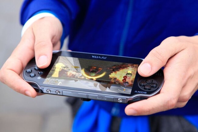 Das sind die meistverkauften Konsolen der Welt - Trotz - für damalige Verhältnisse - muskulöser Technik fand die PlayStation Vita nur rund 15,8 Millionen Abnehmer. Der Grund: Sonys zweite Handheld-Konsole sah sich vom Launch im Februar 2012 an einer starken Smartphone- und Tablet-Konkurrenz gegenüber.
