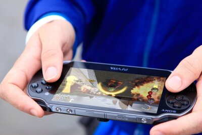 Das sind die meistverkauften Konsolen der Welt - Trotz - für damalige Verhältnisse - muskulöser Technik fand die PlayStation Vita nur rund 15,8 Millionen Abnehmer. Der Grund: Sonys zweite Handheld-Konsole sah sich vom Launch im Februar 2012 an einer starken Smartphone- und Tablet-Konkurrenz gegenüber.
