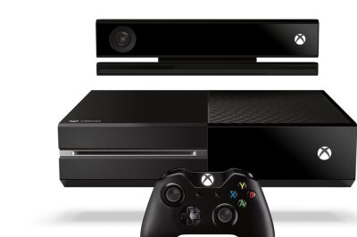 Das sind die meistverkauften Konsolen der Welt - Anfangs, Ende 2013, lag der Xbox One noch die Kinect-Kamera bei, die die Spiele-Landschaft mit ihrer Bewegungserfassung revolutionieren sollte. Immerhin: rund 58 Millionen Gamer griffen bis Mai 2023 zu!