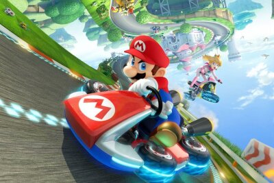 Das sind die meistverkauften Videogames aller Zeiten - "Mario Kart 8 (Deluxe) ist das erfolgreichste Rennspiel in der Gaming-Historie, wenngleich es dafür zwei Anläufe benötigte. Wie die Nintendo-Konsole Wii U fand auch der "Mario Kart 8"-Release vergleichsweise wenig Beachtung. Das änderte sich schlagartig, als der Nachfolger Switch 2017 auf den Markt kam und schnell zum Bestseller avancierte. Zu den 8,5 Millionen Wii-U-Exemplaren von "Mario Kart 8" gesellten sich schnell über 61 Millionen verkaufte "Deluxe"-Versionen des Fun-Racers für die Switch. Zusammen kommen sie auf fast 70 Millionen Kopien - und Platz 6.