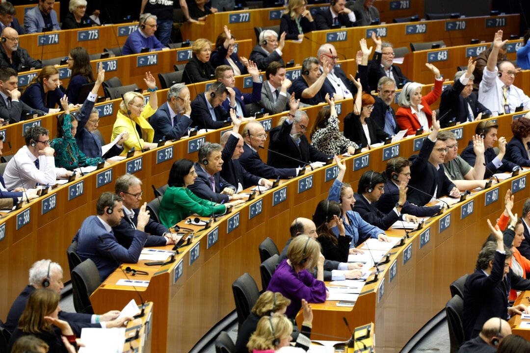 Dauerstreit Asyl: EU-Parlament stimmt für schärfere Regeln - Das EU-Parlament hat für die umstrittene Asylreform gestimmt.