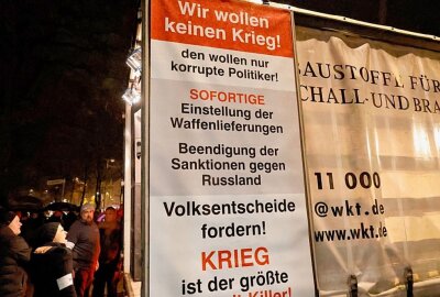 Demogeschehen am Montagabend in der Chemnitzer Innenstadt - Es war für dieses Jahr die letzte Montagsdemo. Foto: Harry Härtel