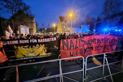 Demonstration gegen den Besuch von Martin Sellner in Chemnitz - Das Motto der Demonstration lautet:"Gegen Martin Sellner, die Identitäre Bewegung und ihre rechte Hetze". Foto: Harry Härtel