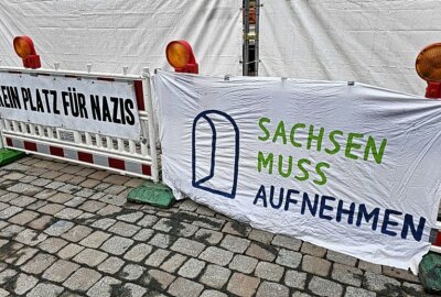 Demonstration gegen Rassismus vor Chemnitzer Rathaus - Vor dem Chemnitzer Rathaus findet eine Demonstration gegen Rassismus statt. Foto: Harry Härtel