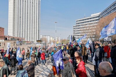Demonstration zu Ostern in der Chemnitzer Innenstadt - Der Ostermarsch in Chemnitz. Foto: Harry Härtel/haertelpress