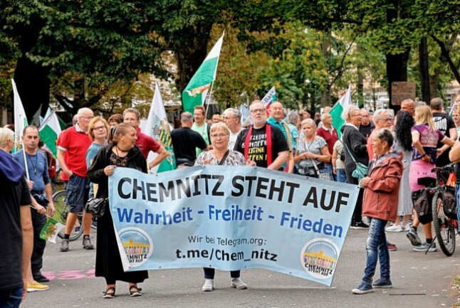 Demonstrationsgeschehen am Montag in Chemnitz - Am Montag demonstrierten Impfgegner in Chemnitz. Harry Härtel/haertelpress