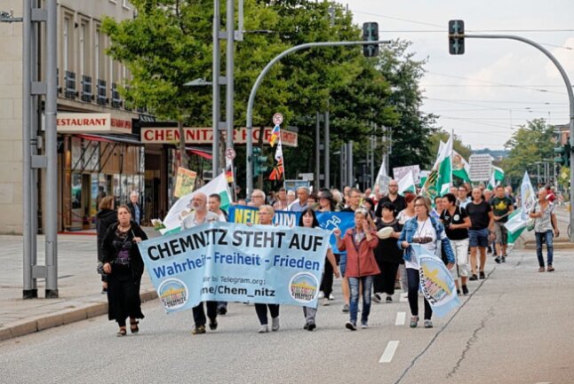 Demonstrationsgeschehen am Montag in Chemnitz - Am Montag demonstrierten Impfgegner in Chemnitz. Harry Härtel/haertelpress