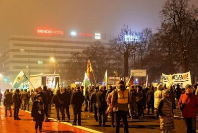 Demonstrationsgeschehen am Montagabend in Chemnitz - Am Montagabend demonstrierten erneut Menschen in Chemnitz. Foto: Harry Härtel