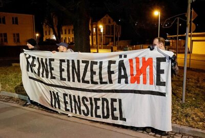 Demonstrationsgeschehen in Einsiedel - Zu dem Protest riefen "Pro Chemnitz" und die "Freien Sachsen", sowie Einsiedler Bürger auf. Foto: Harry Härtel