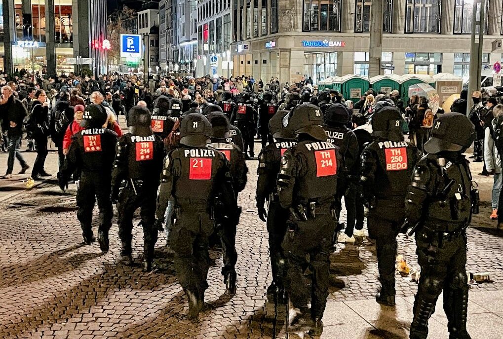 6.&7. November Zahlreiche Demos in Leipzig unter Neuauflagen. Foto: Daniel Unger/Archiv