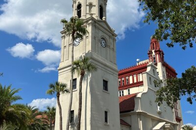 Den Pfannenstiel entlang: Roadtrip in Floridas Geschichte - Die Kathedrale von St. Augustine steht im historischen Viertel der Stadt - ihre Architektur ist auch vom spanischen Architekturstil beeinflusst.