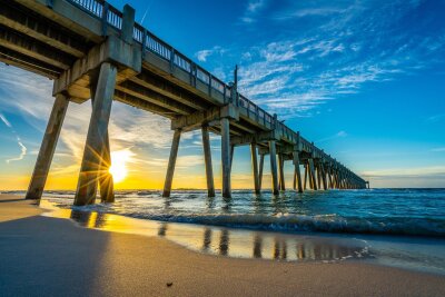 Den Pfannenstiel entlang: Roadtrip in Floridas Geschichte - Die Gulf Pier in Pensacola Beach ragt als Seebrücke ins Meer hinein.