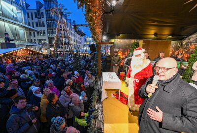 Der Chemnitzer Weihnachtsmarkt hat eröffnet - Eröffnung des Chemnitzer Weihnachtsmarktes. Foto: Andreas Seidel