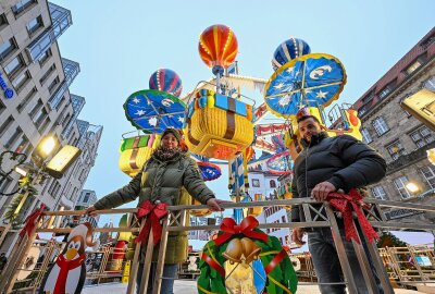 Der Chemnitzer Weihnachtsmarkt hat eröffnet - Eröffnung des Chemnitzer Weihnachtsmarktes, im Foto zu sehen sind Stefan Goetze und Rebecca Katzschmann. Foto: Andreas Seidel