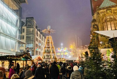 Der Chemnitzer Weihnachtsmarkt hat eröffnet - Der Chemnitzer Weihnachtsmarkt ist eröffnet. Foto: Steffi Hofmann