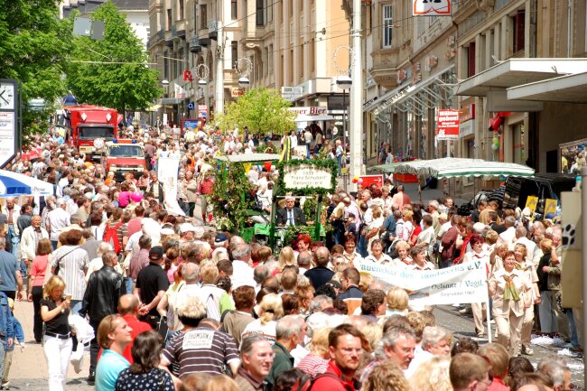In den vergangenen Jahren kamen immer mehr Besucher zu den Festumzügen nach Plauen. Deshalb bereitet man sich diesmal auf 30.000 Schaulustige vor. 