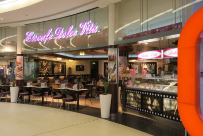 Das Eiscafé Dolce Vita ist gleich auf allen drei Etagen im Einkaufszentrum Galerie Roter Turm zu finden.