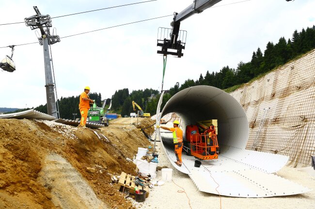 Schon nächsten Dienstag soll der Bau des 125 Meter langen Rettungstunnels beendet sein.