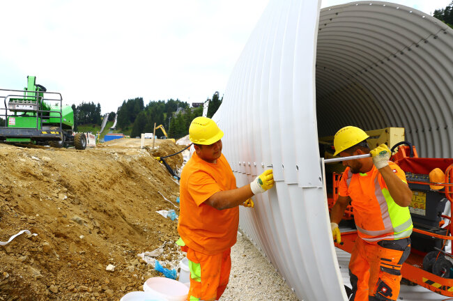 Schon nächsten Dienstag soll der Bau des 125 Meter langen Rettungstunnels beendet sein.