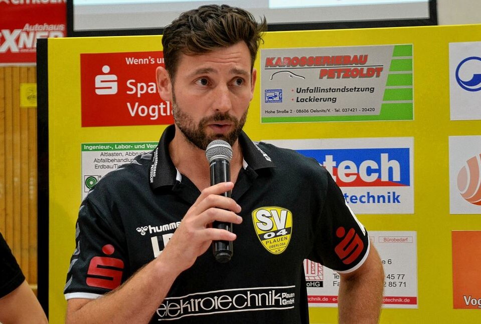 Der SV 04 Oberlosa empfängt am Samstagabend Aschersleben - SV-Teamchef Ladislav Brykner. Foto: Karsten Repert